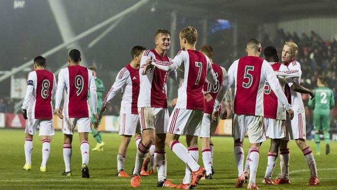 签下比斯利 签下比斯利